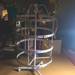 Swivel jewellery stand